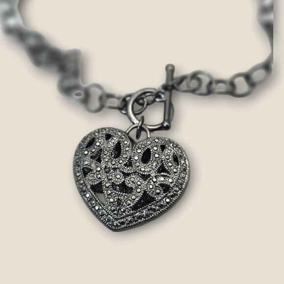 Victorian Revival Dark Heart Antique Metal Filigree Pendant Art Deco Vibe - Picture 4 of 8